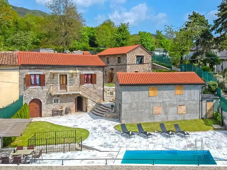 Casa Storia & Casa Antica Apartment Veprinac